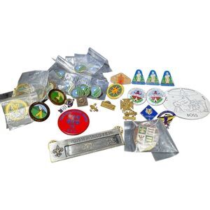 Lot of 33 Vintage Boy Scouts And Cub Scouts Of America Pins And Buttons 70s 80s